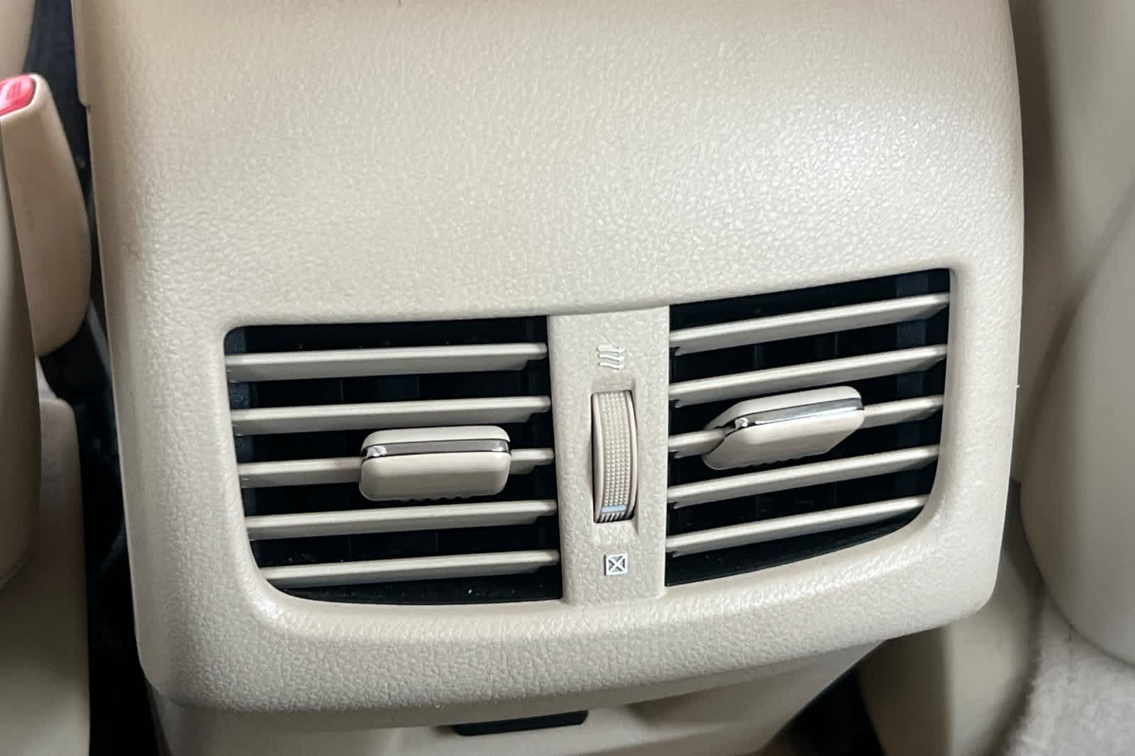 Thumbnail: 2015 Lexus ES - 14