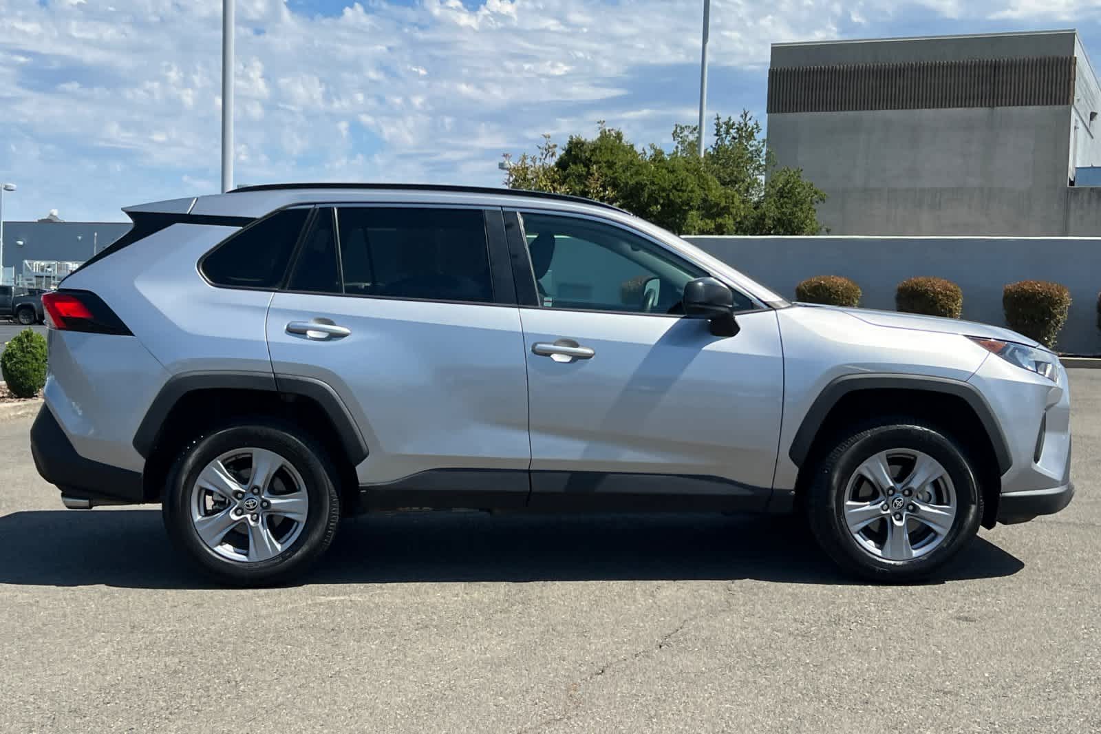 Thumbnail: 2022 Toyota RAV4 - 6