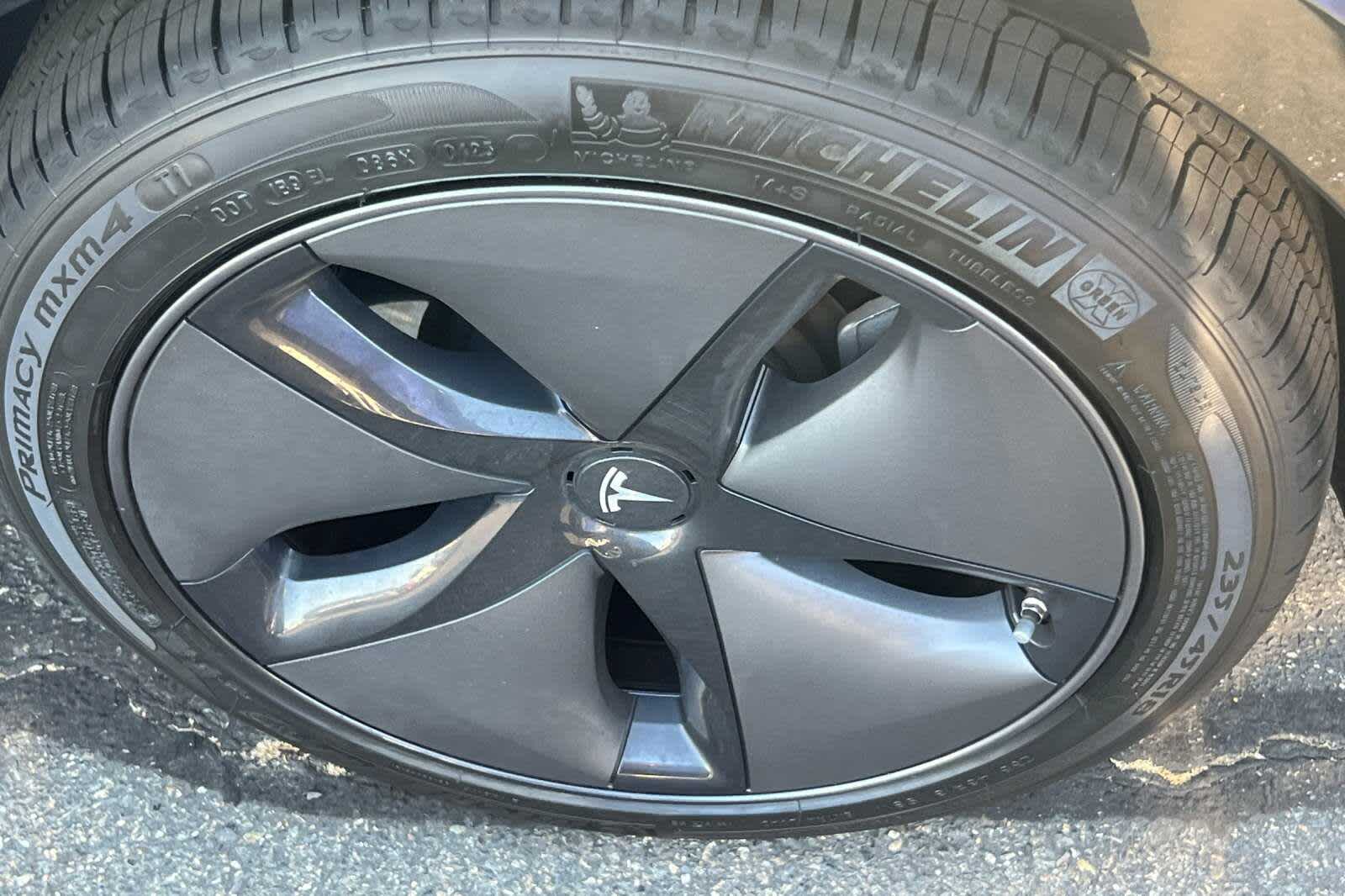 Thumbnail: 2019 Tesla Model 3 - 17