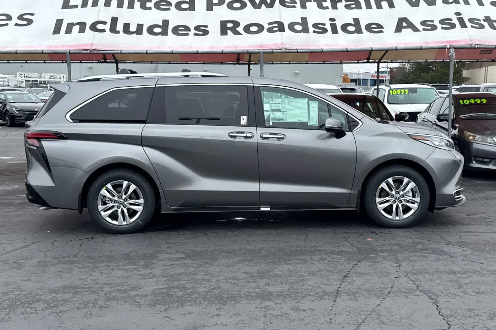 Thumbnail: 2026 Toyota Sienna - 8