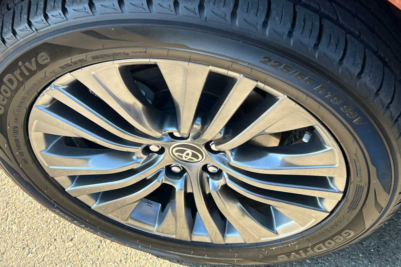 2022 Toyota Venza XLE 22