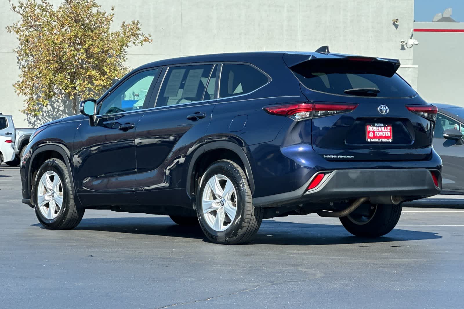 Thumbnail: 2023 Toyota Highlander - 7