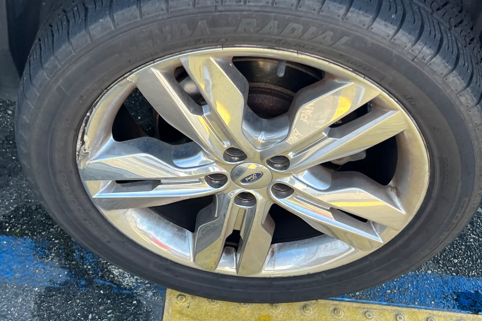 Thumbnail: 2013 Ford Edge - 17