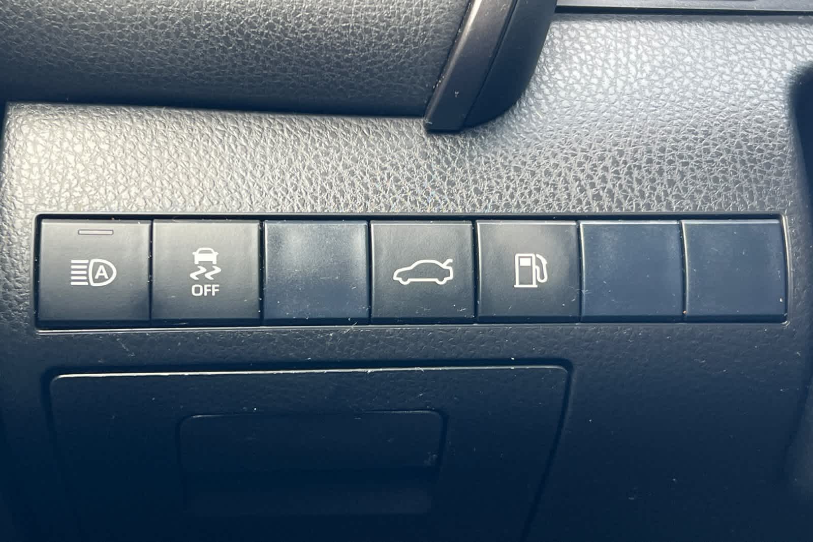 Thumbnail: 2018 Toyota Camry - 27