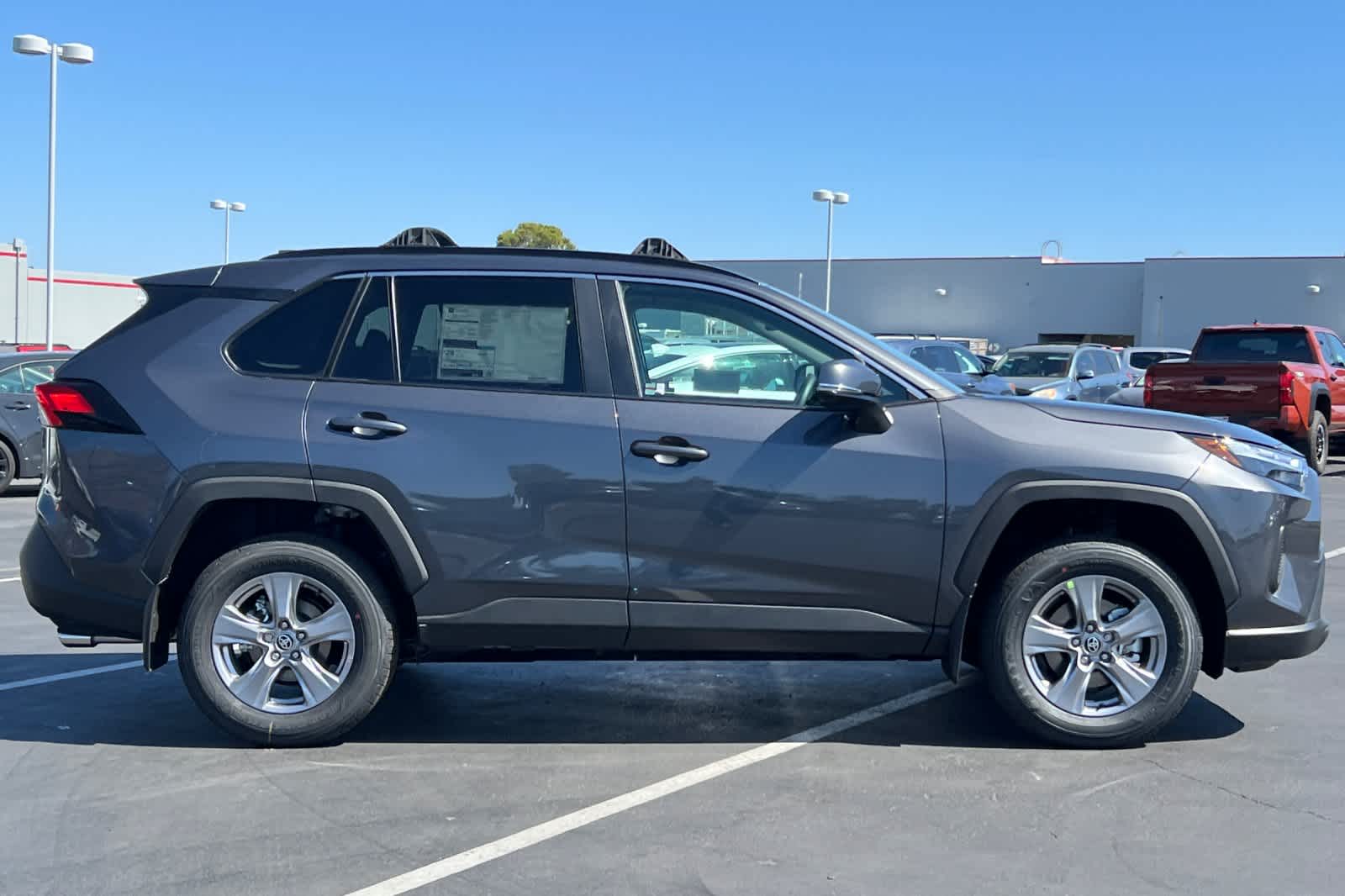 2025 Toyota RAV4 XLE 8