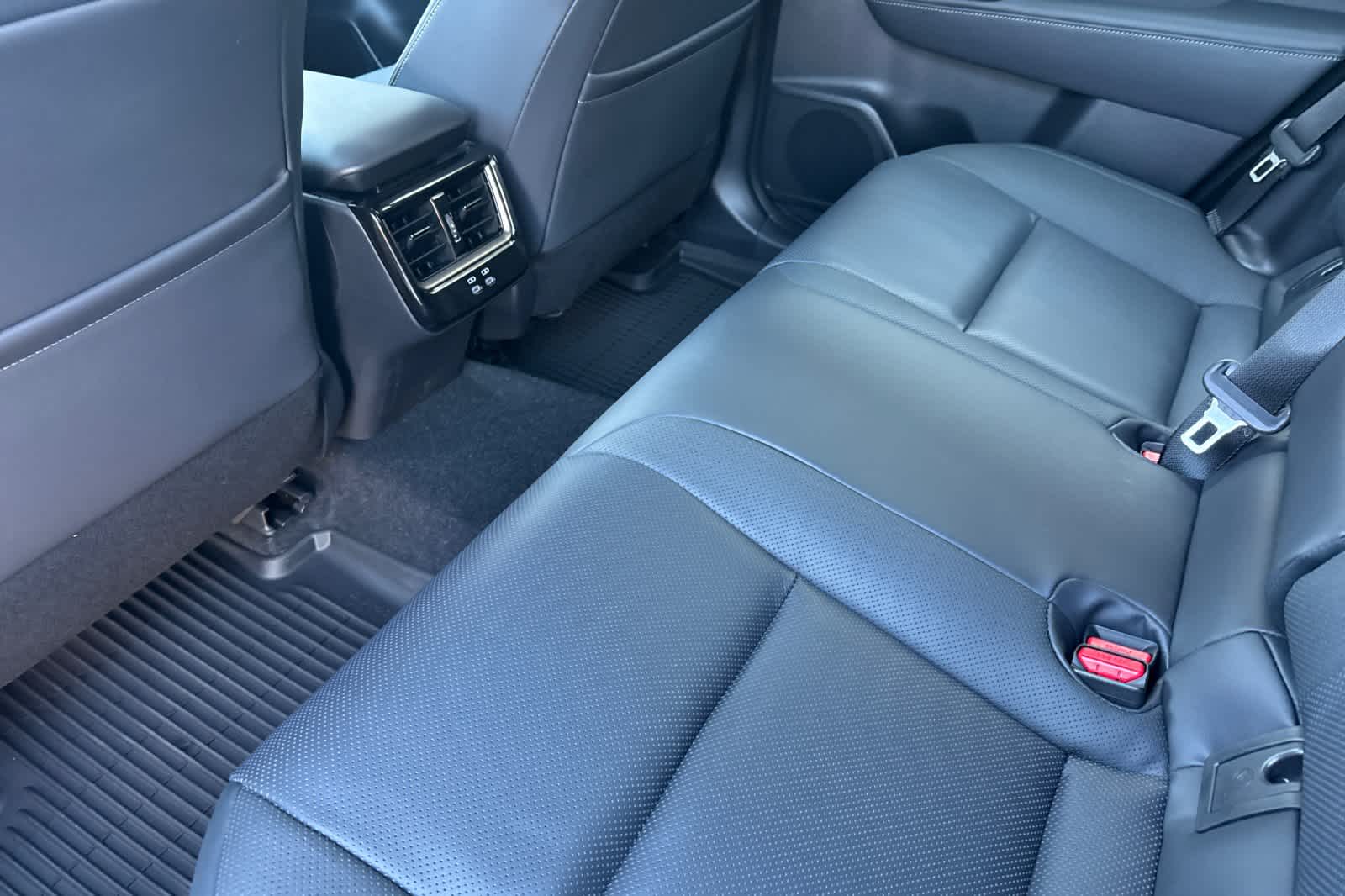 Thumbnail: 2025 Toyota Crown Signia - 4