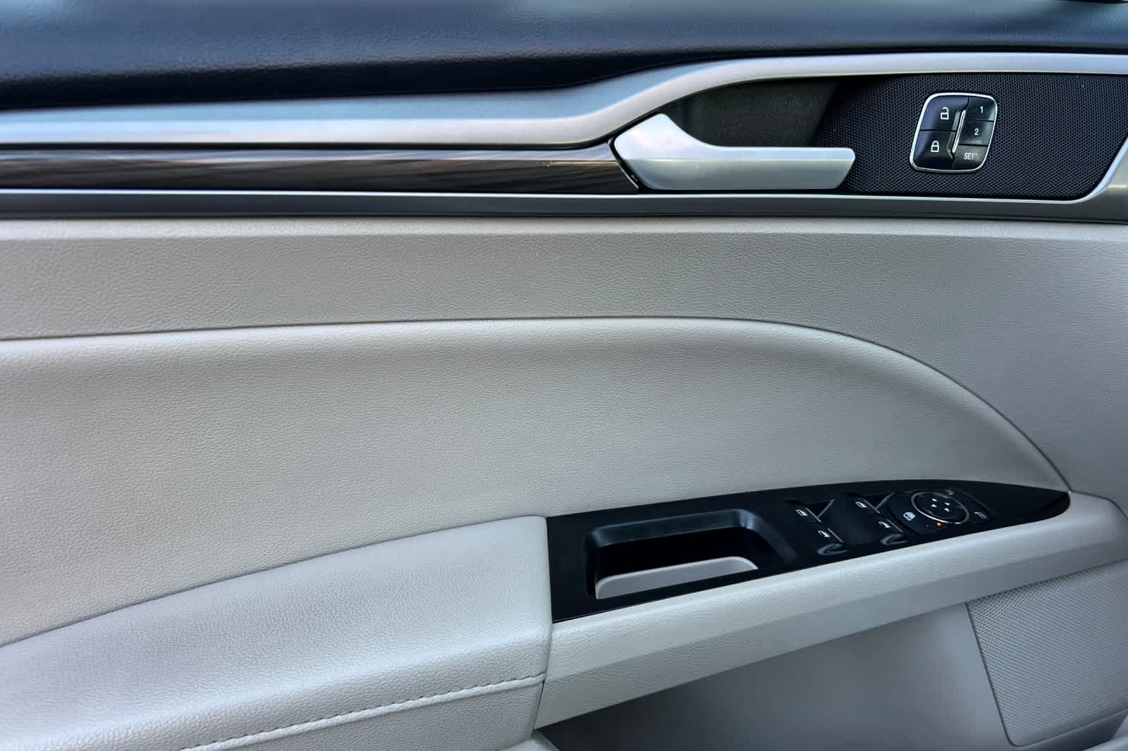 Thumbnail: 2017 Ford Fusion - 12