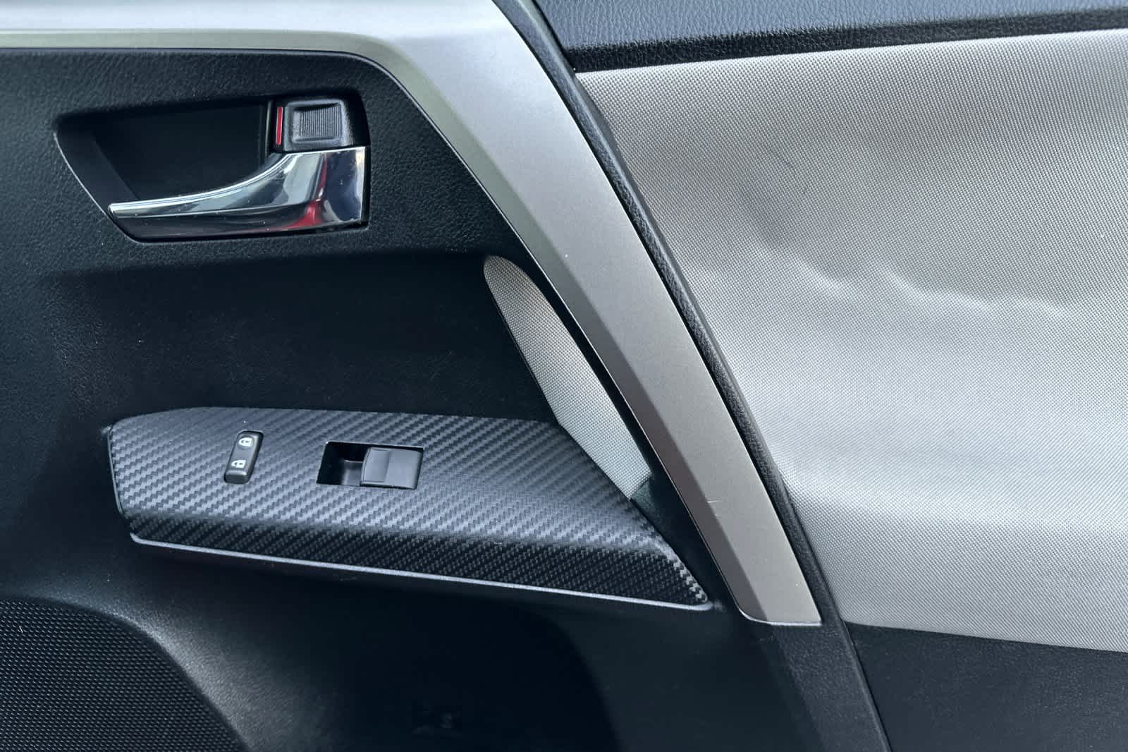 Thumbnail: 2015 Toyota RAV4 - 18