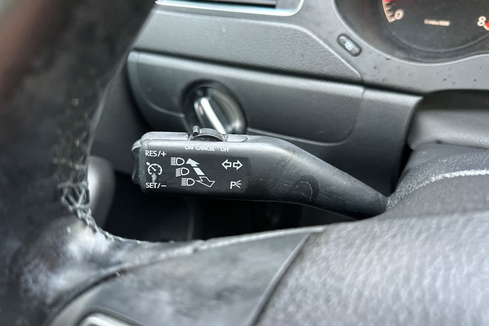 Thumbnail: 2011 Volkswagen Jetta - 28