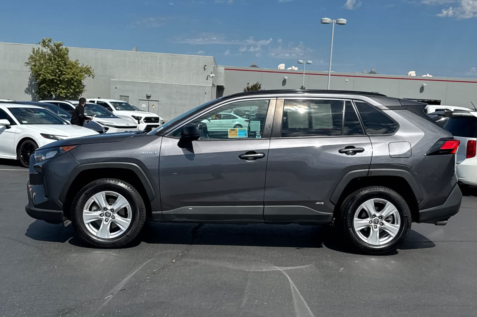 Thumbnail: 2021 Toyota RAV4 - 9
