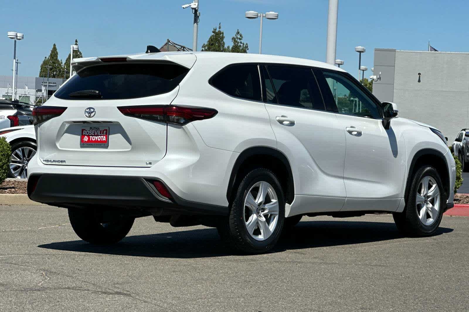 Thumbnail: 2022 Toyota Highlander - 2