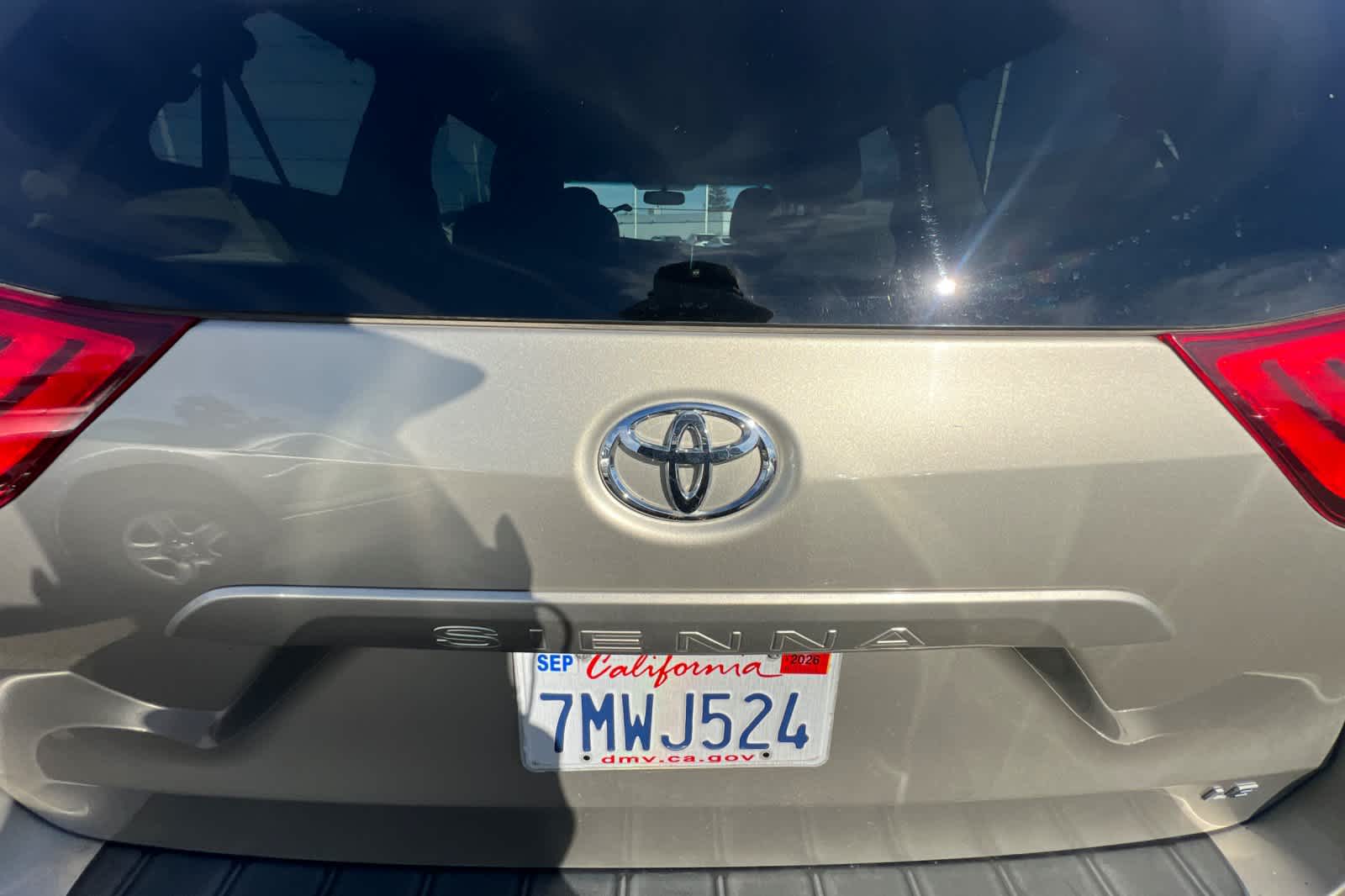 Thumbnail: 2015 Toyota Sienna - 15