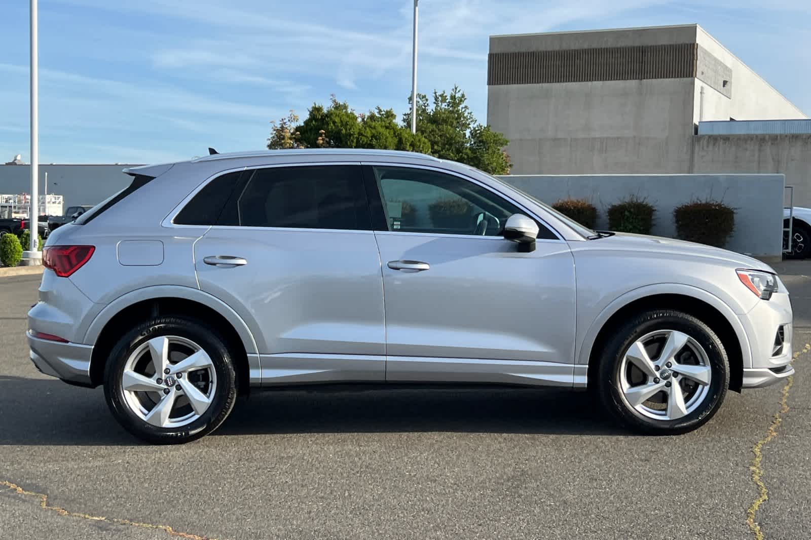 Thumbnail: 2019 Audi Q3 - 6