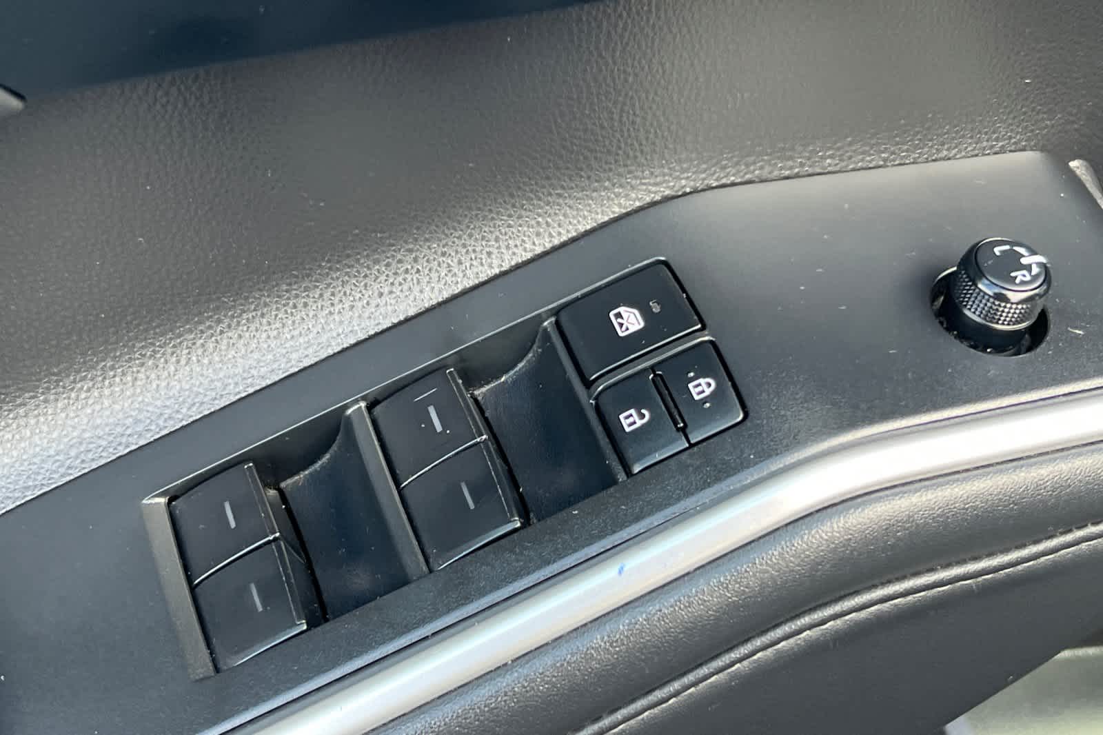 Thumbnail: 2022 Toyota Highlander - 13