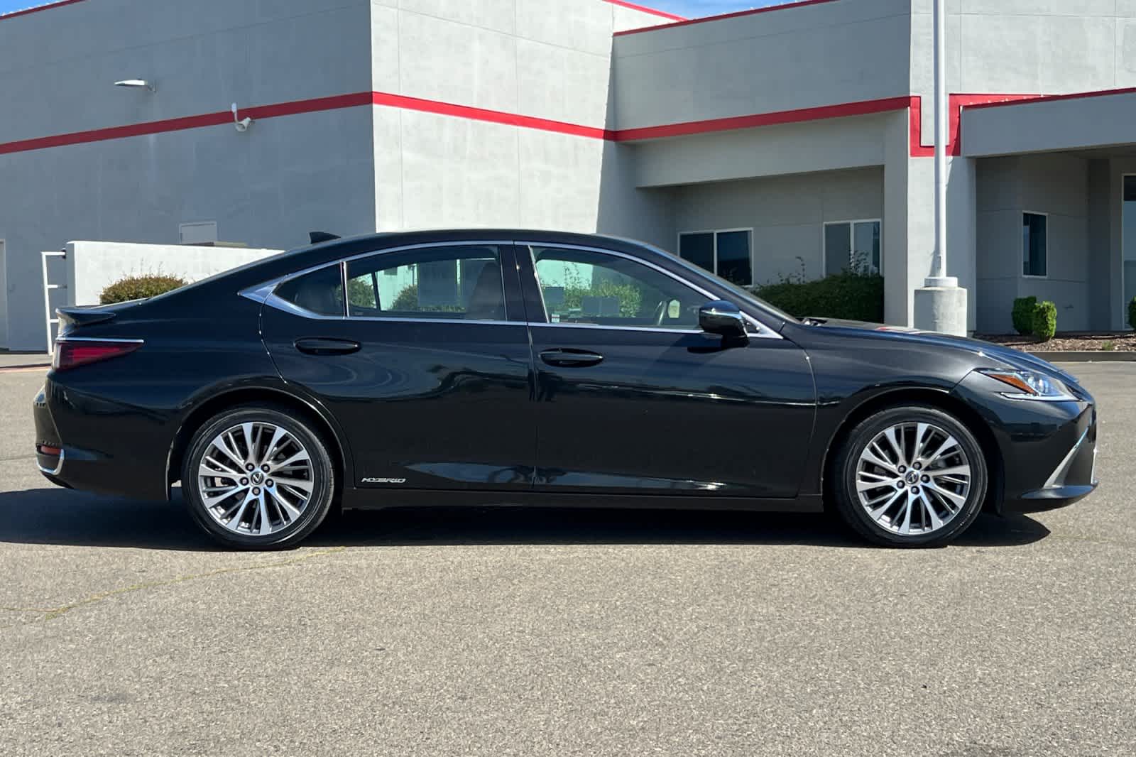 Thumbnail: 2020 Lexus ES - 6