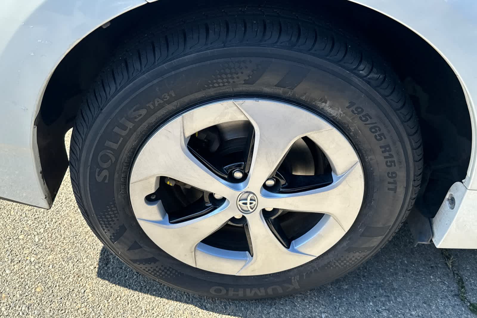 Thumbnail: 2015 Toyota Prius - 14