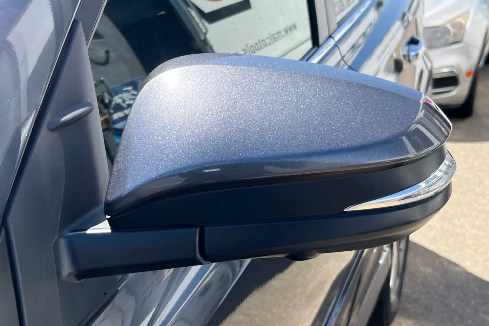 Thumbnail: 2017 Toyota RAV4 - 9