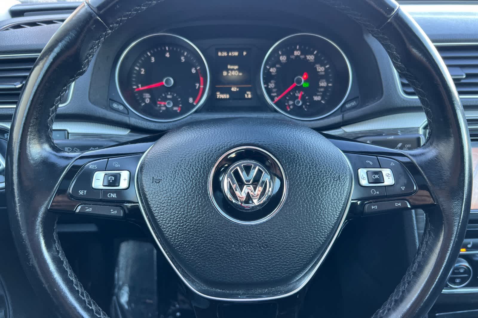 Thumbnail: 2018 Volkswagen Passat - 25