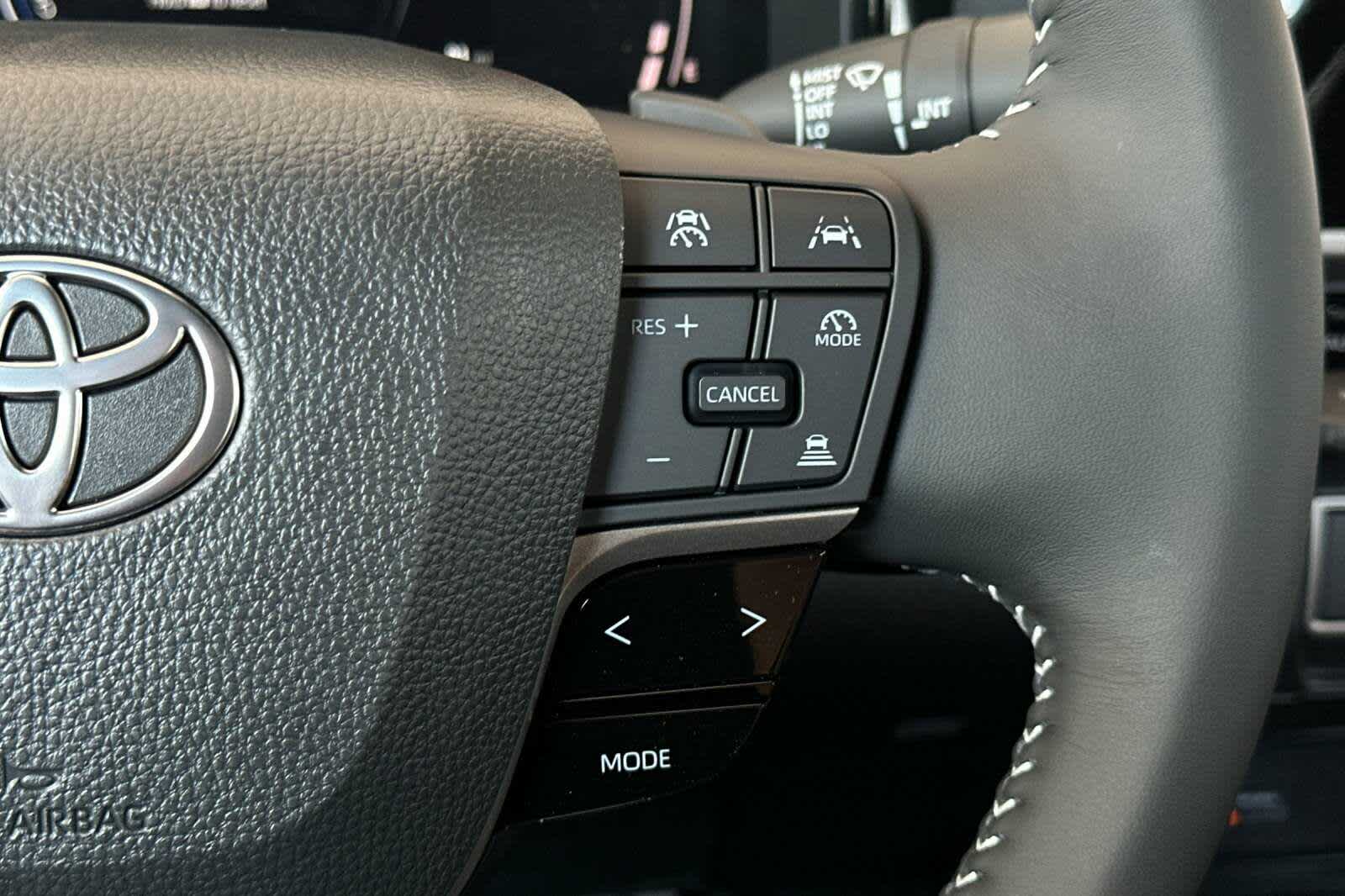 2025 Toyota Camry SE 26