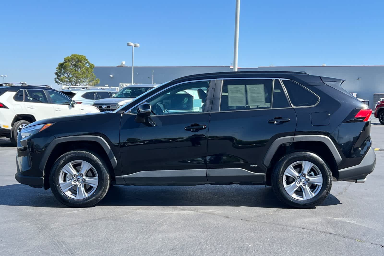 Thumbnail: 2022 Toyota RAV4 - 9