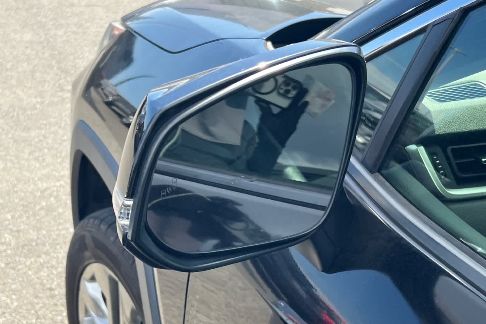 Thumbnail: 2019 Toyota RAV4 - 8