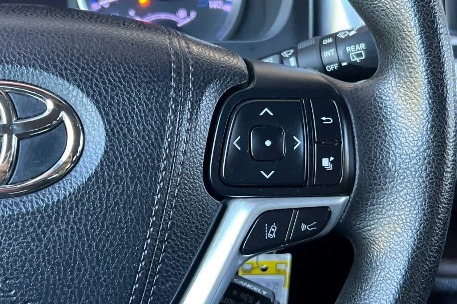 Thumbnail: 2018 Toyota Highlander - 27