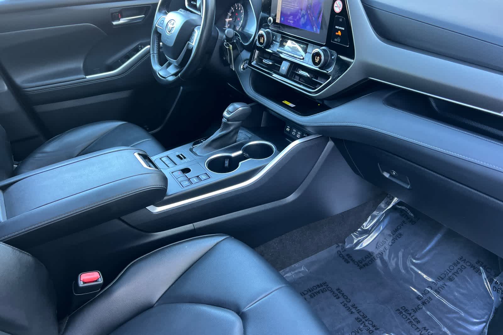 Thumbnail: 2023 Toyota Highlander - 18