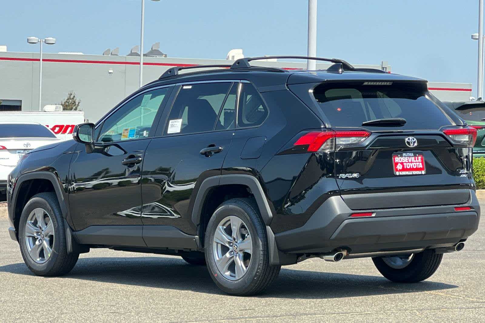 2025 Toyota RAV4 XLE 6
