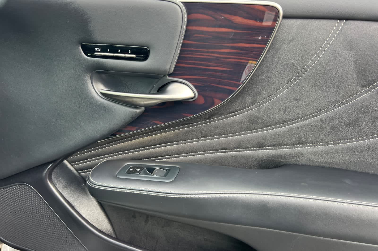 Thumbnail: 2018 Lexus LS - 18