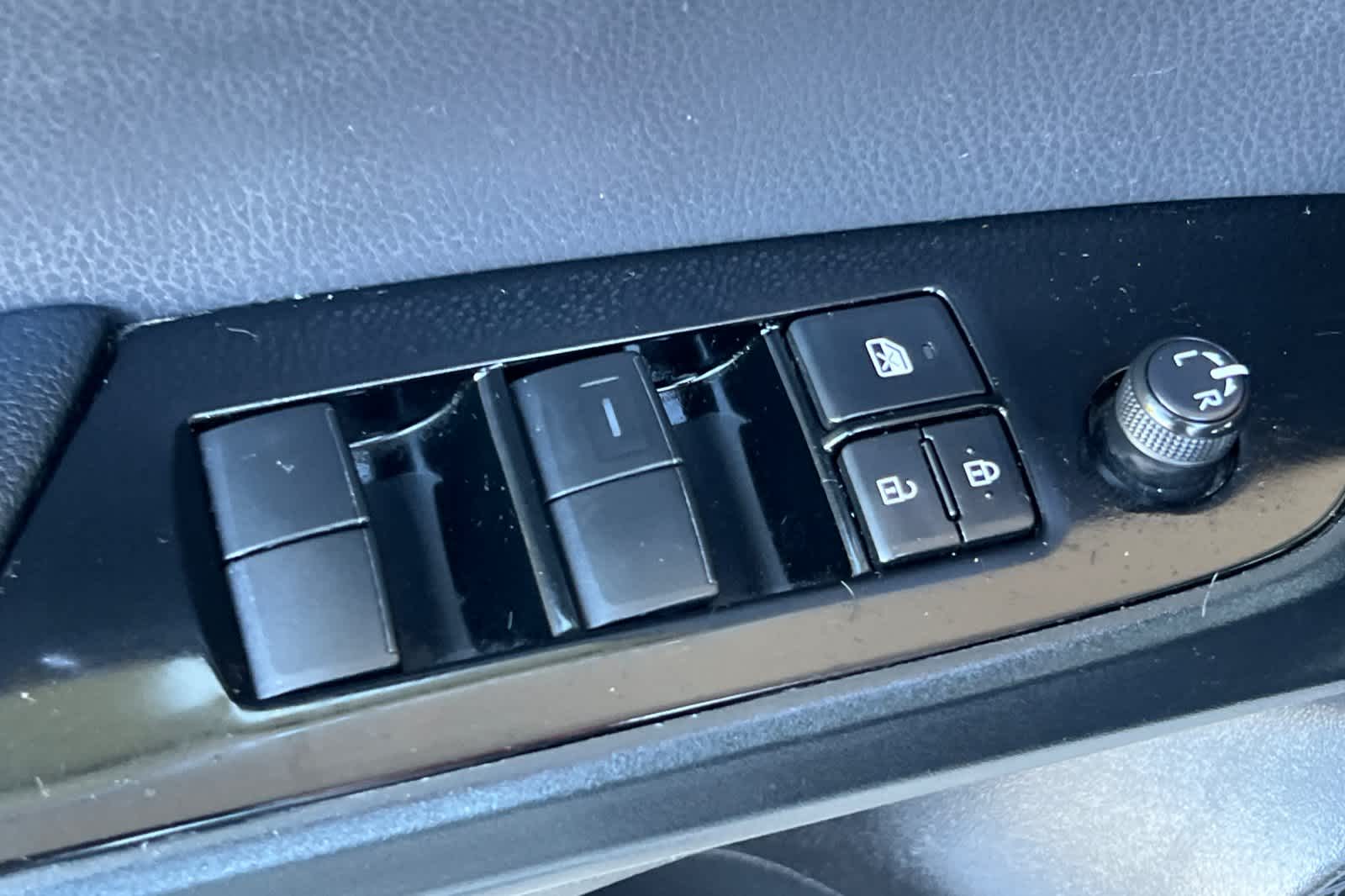 Thumbnail: 2021 Toyota Prius - 12