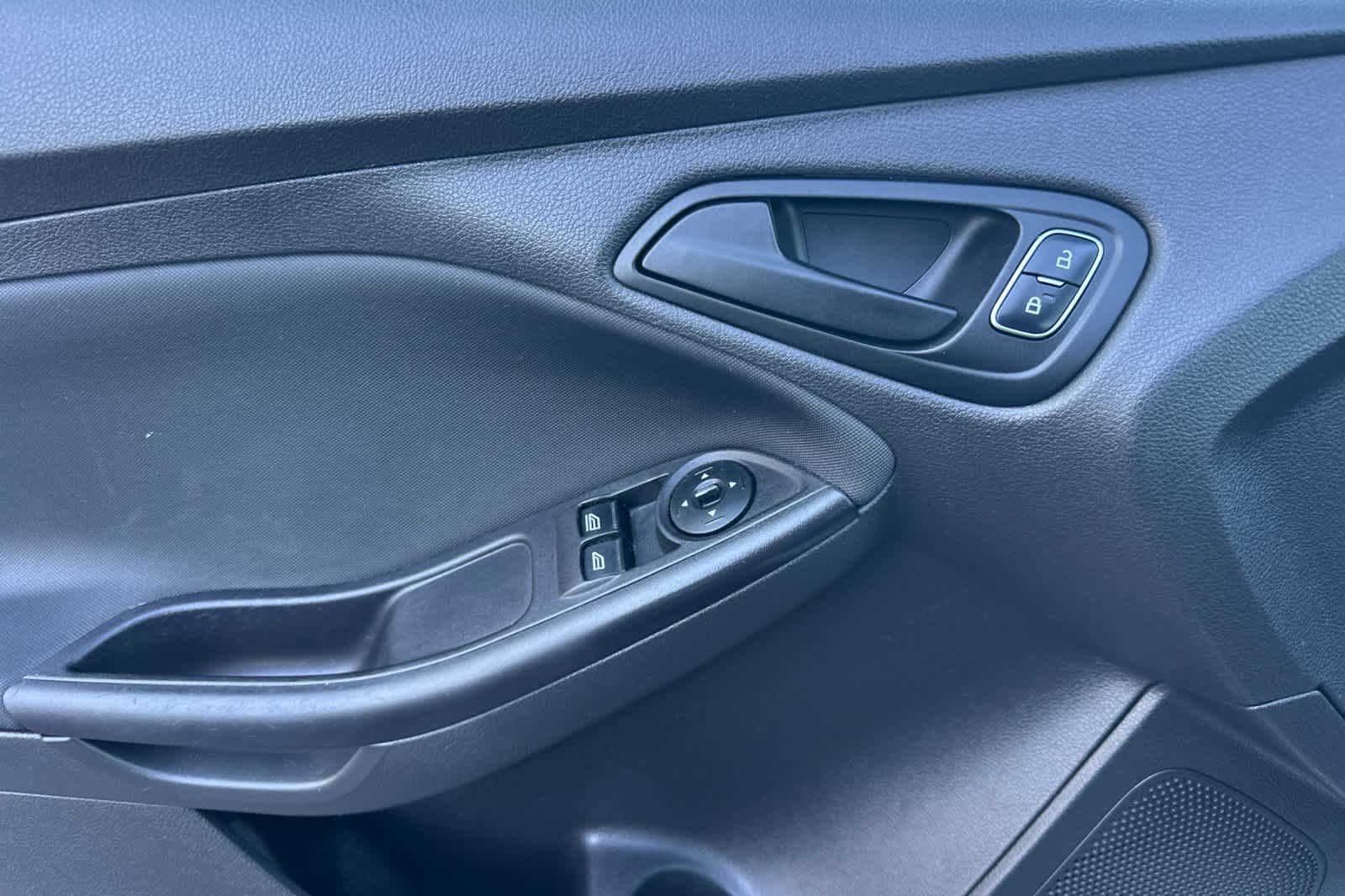 Thumbnail: 2015 Ford Focus - 12