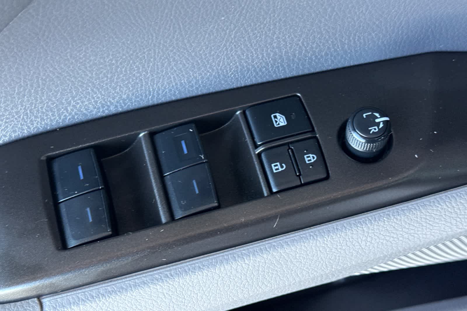 Thumbnail: 2023 Toyota Camry - 13