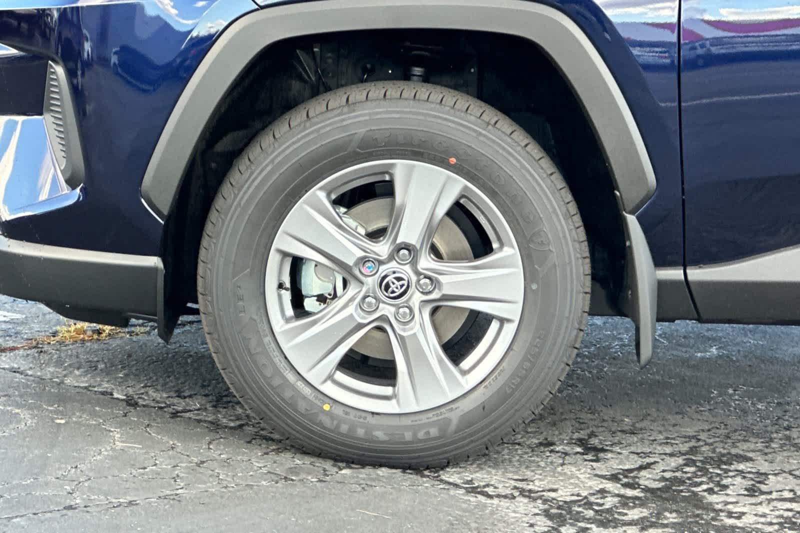 Thumbnail: 2025 Toyota RAV4 - 32