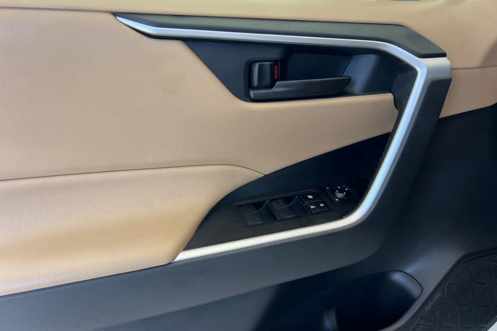 Thumbnail: 2022 Toyota RAV4 - 12
