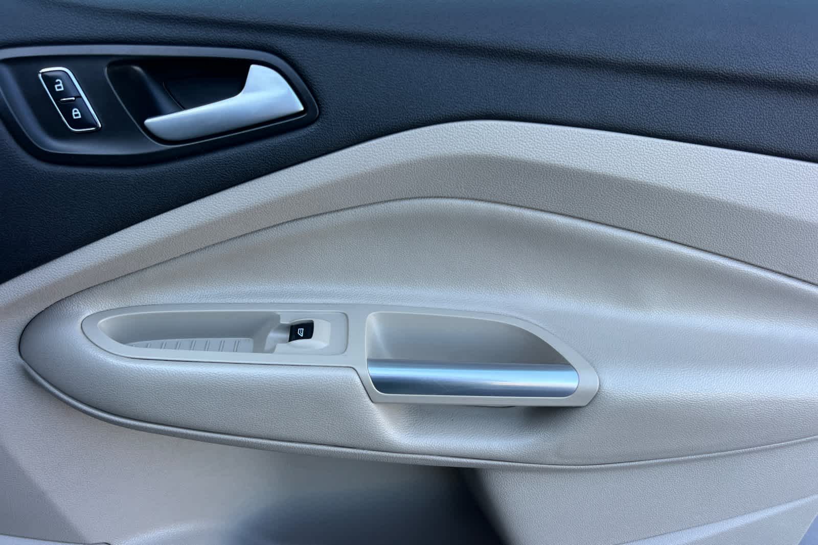 Thumbnail: 2016 Ford Escape - 18