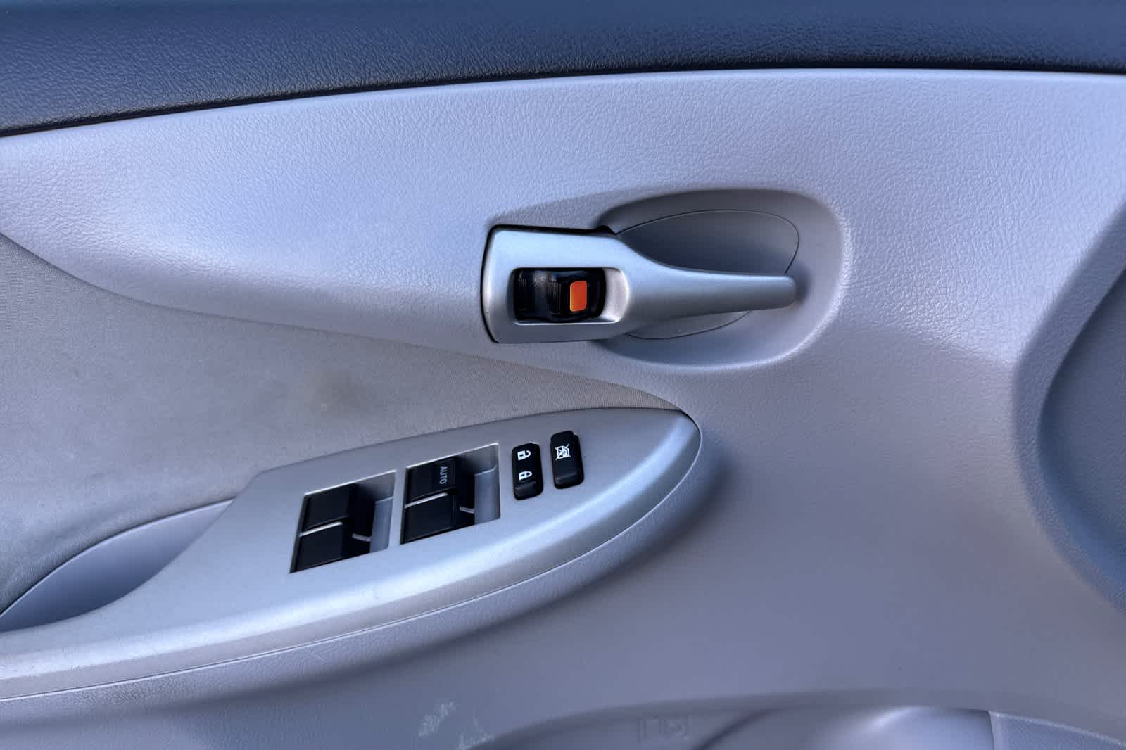 Thumbnail: 2011 Toyota Corolla - 12