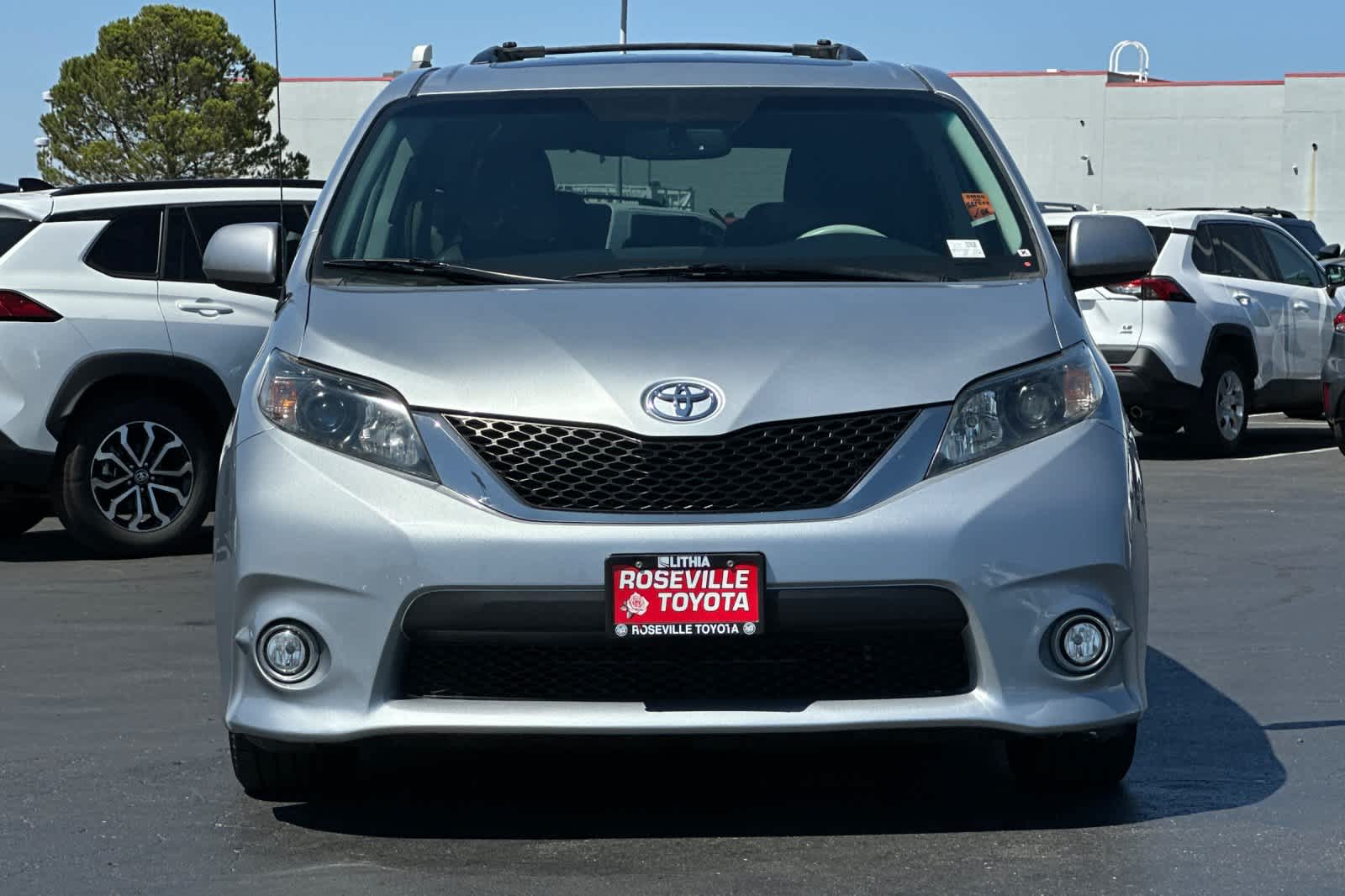 Thumbnail: 2014 Toyota Sienna - 10