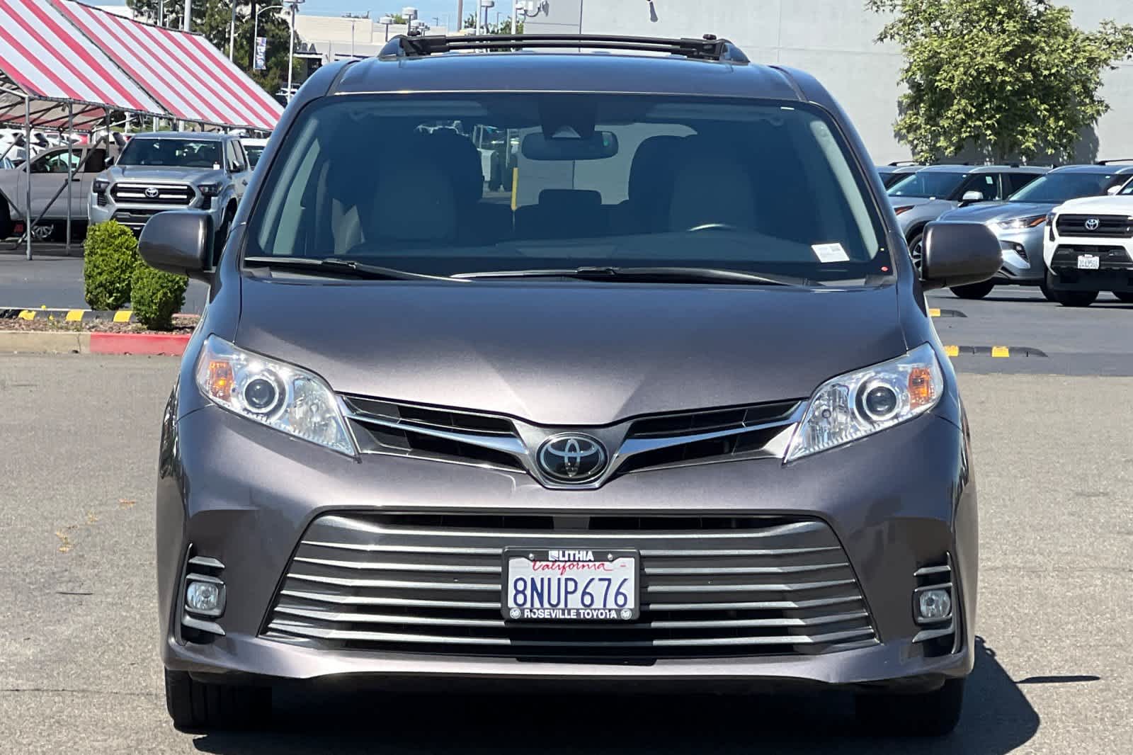 Thumbnail: 2020 Toyota Sienna - 10