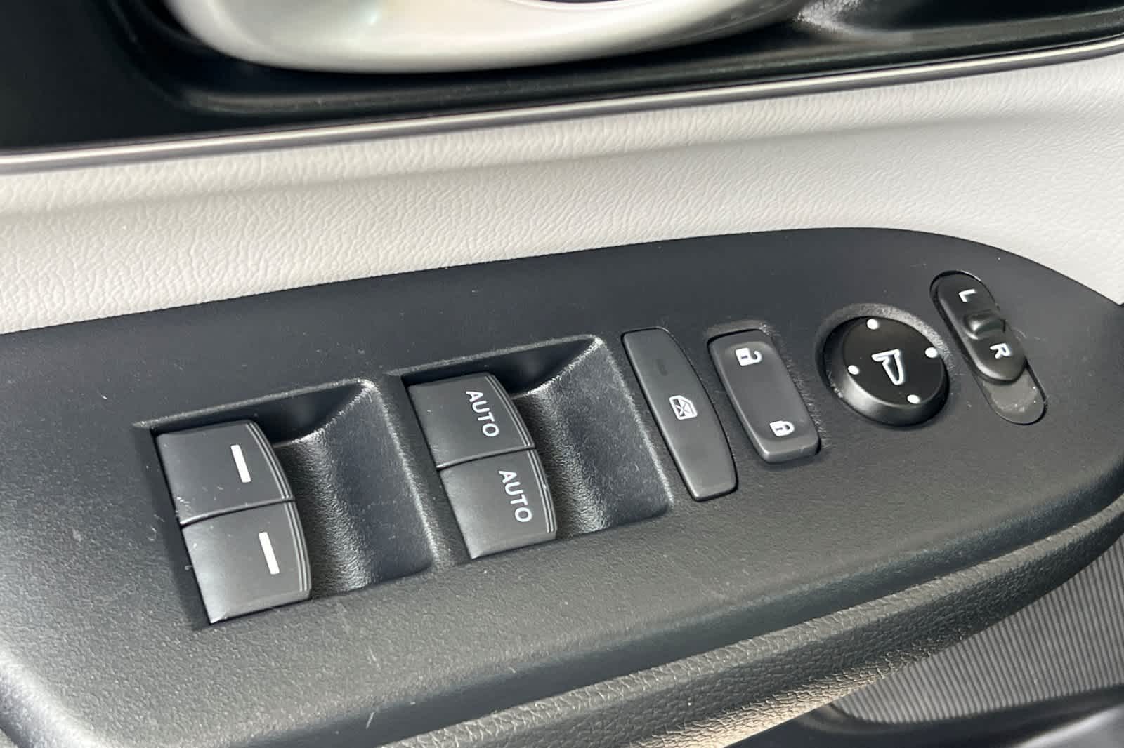 Thumbnail: 2019 Honda CR-V - 13