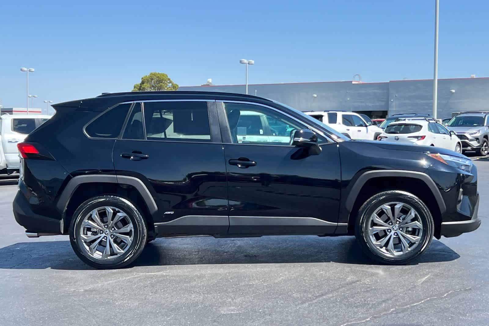 Thumbnail: 2022 Toyota RAV4 - 6