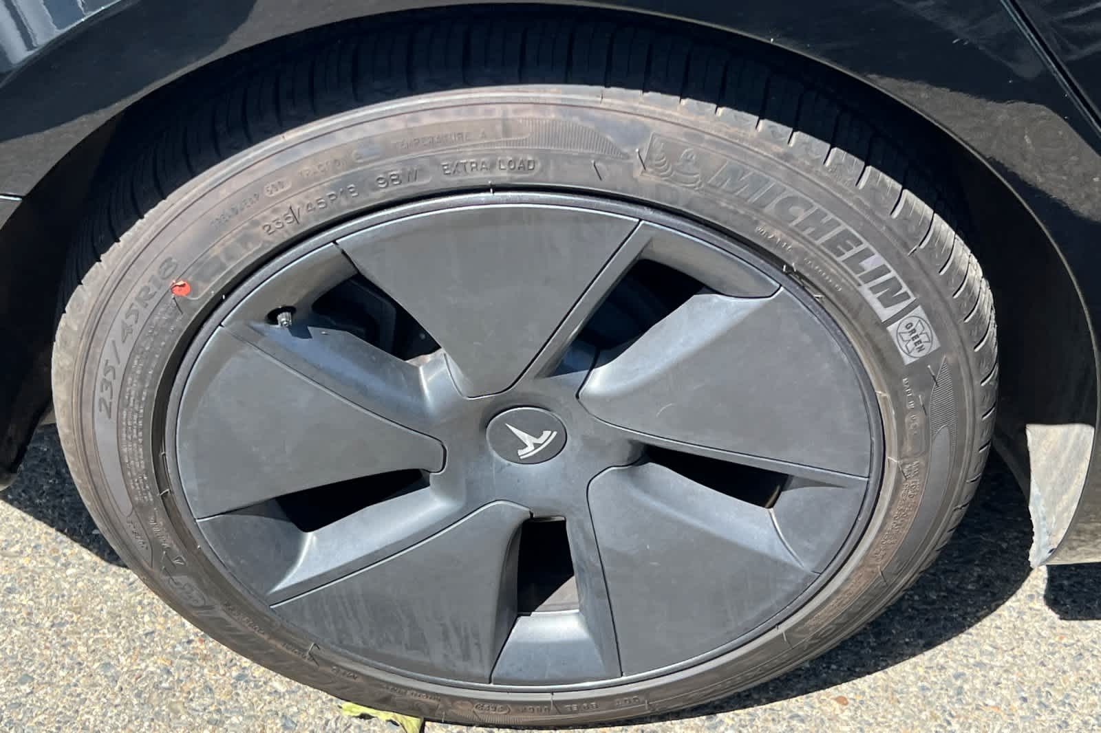 Thumbnail: 2021 Tesla Model 3 - 17