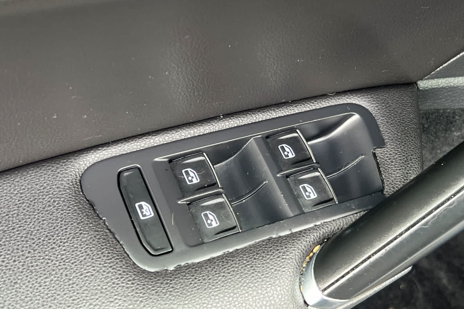 Thumbnail: 2017 Volkswagen Golf - 13