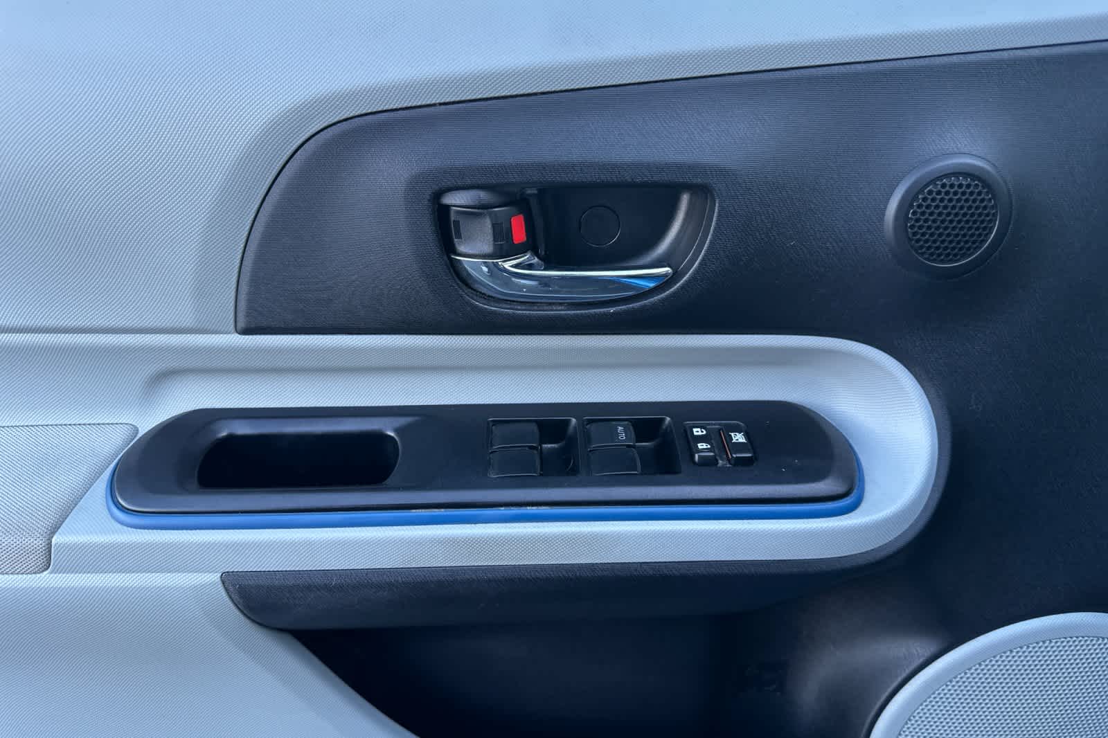 Thumbnail: 2012 Toyota Prius c - 12