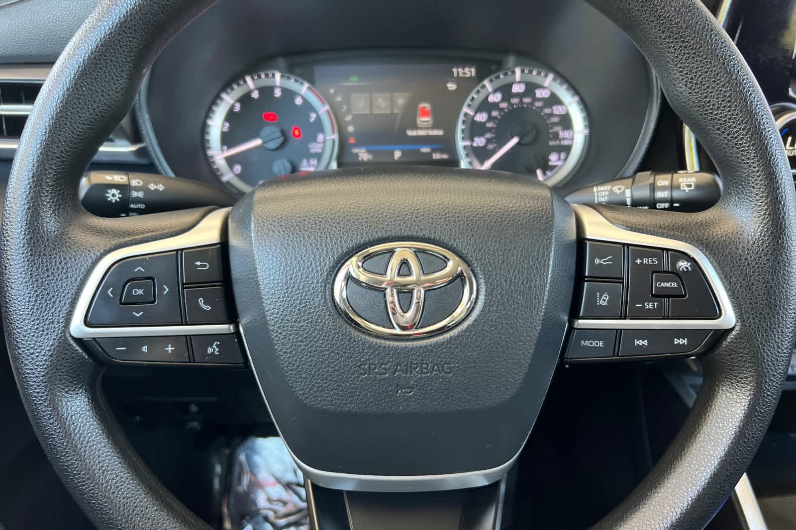 Thumbnail: 2023 Toyota Highlander - 26