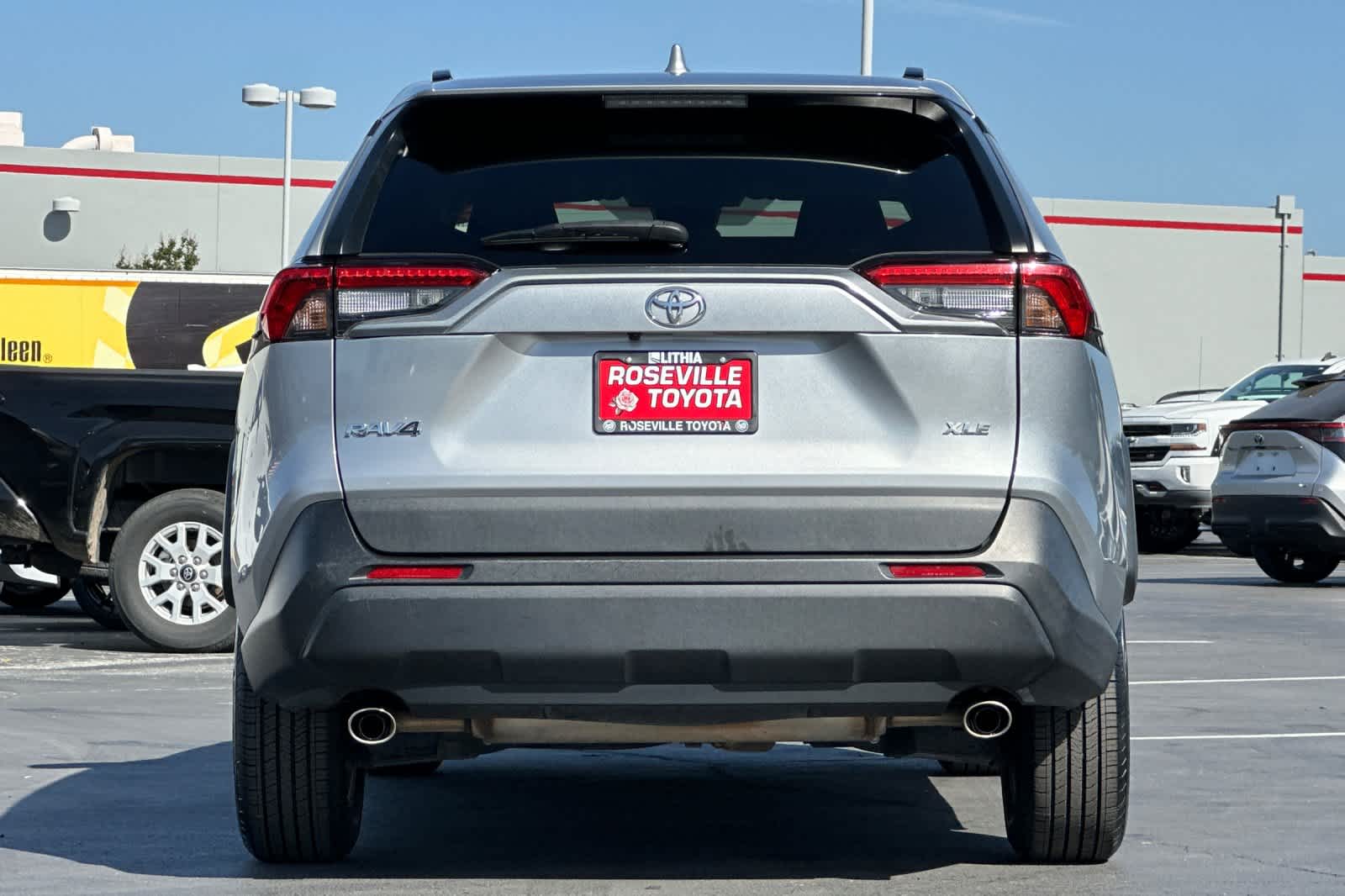 Thumbnail: 2022 Toyota RAV4 - 8
