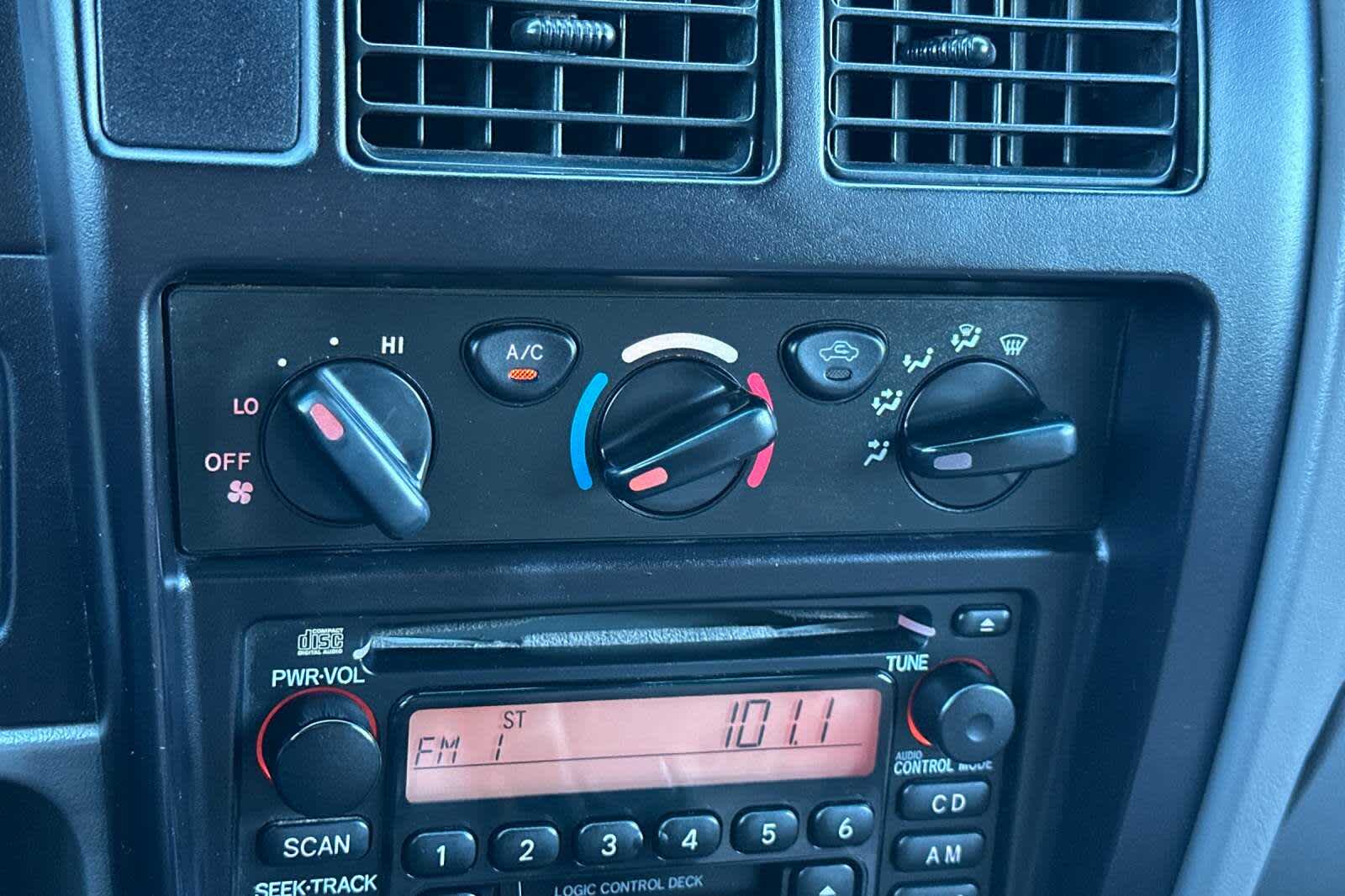 Thumbnail: 2001 Toyota Tacoma - 20