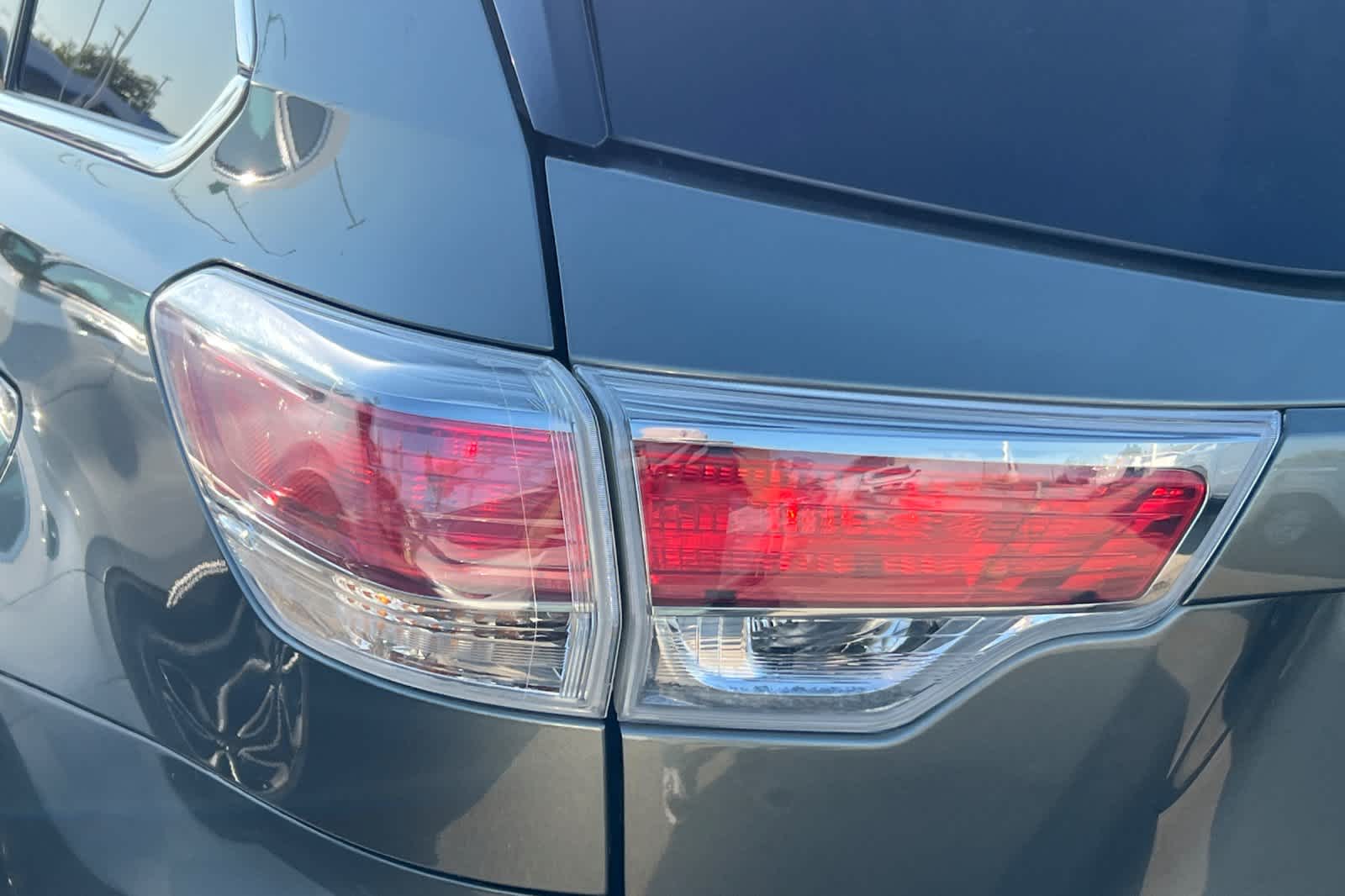 Thumbnail: 2016 Toyota Highlander - 15