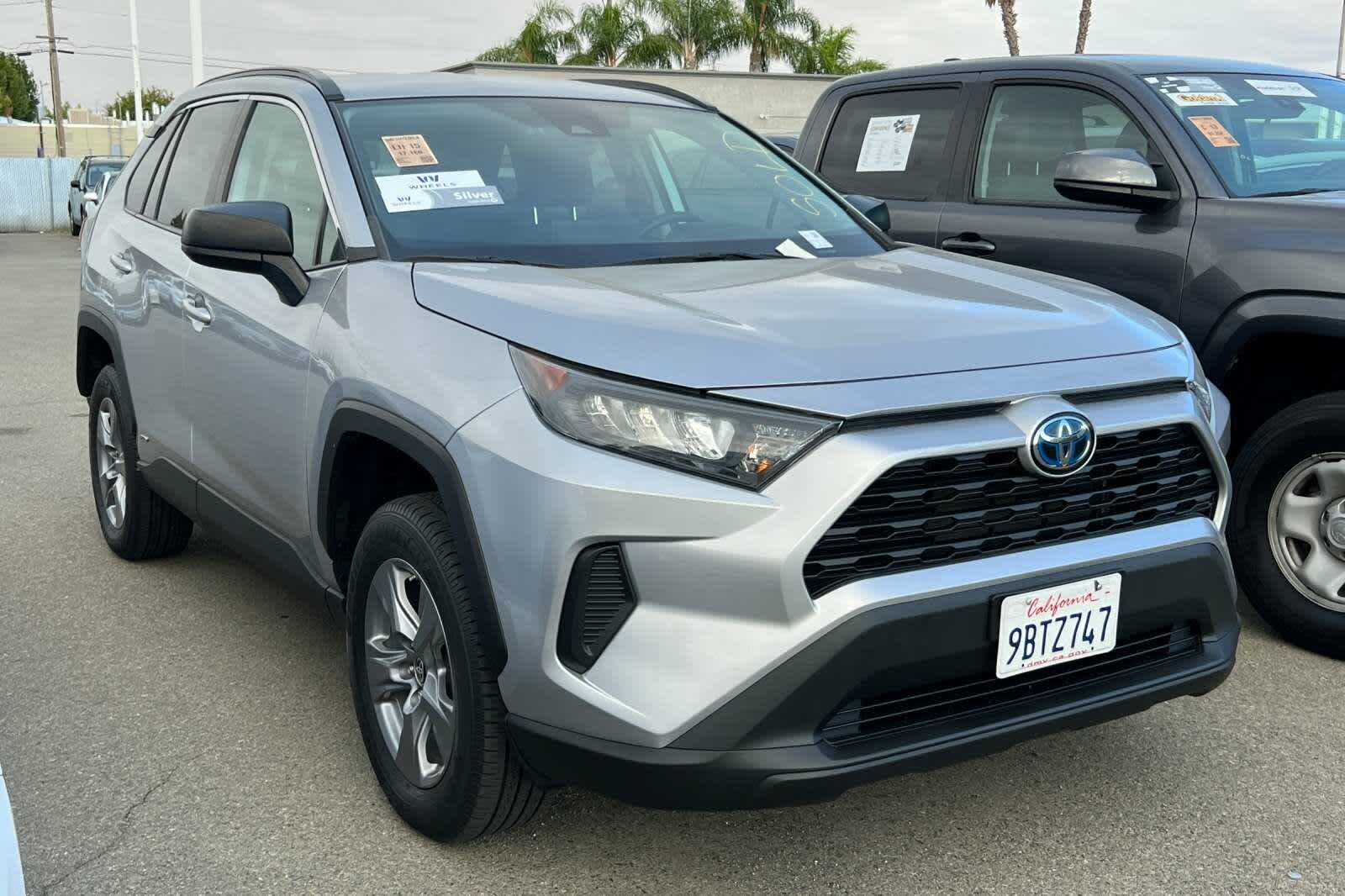 2022 Toyota RAV4 LE 4