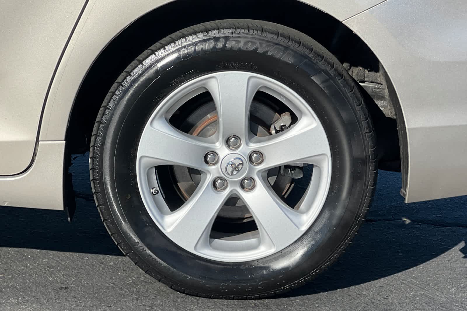 Thumbnail: 2017 Toyota Sienna - 27