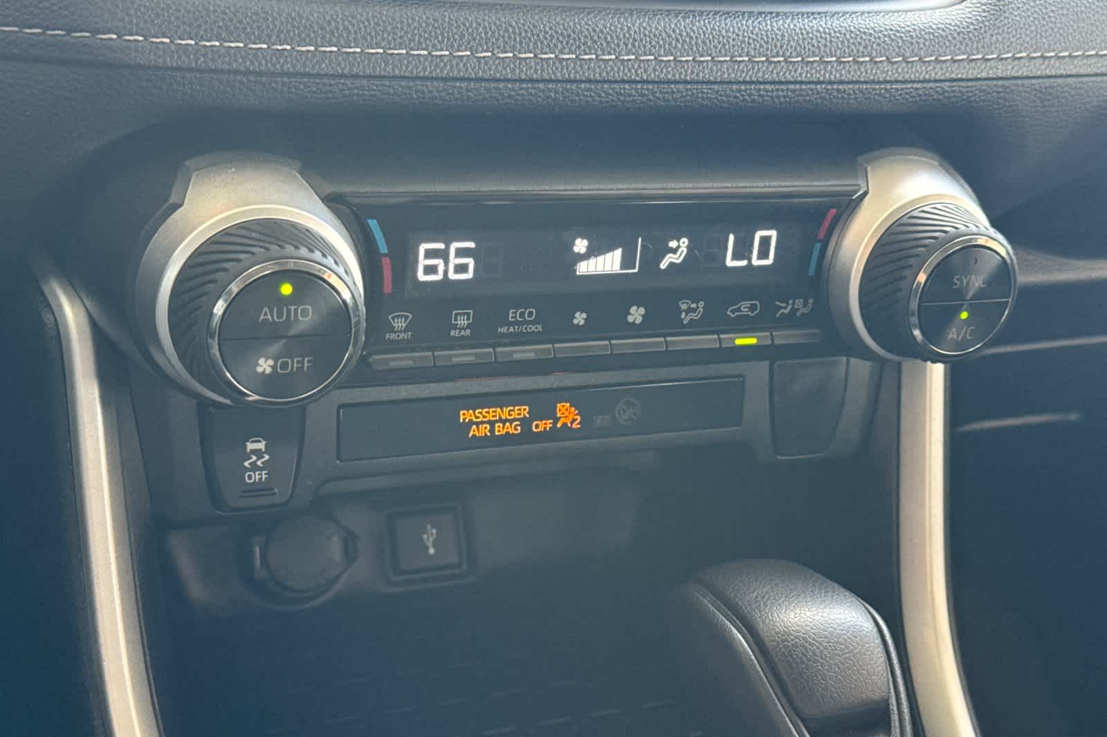 Thumbnail: 2021 Toyota RAV4 - 21